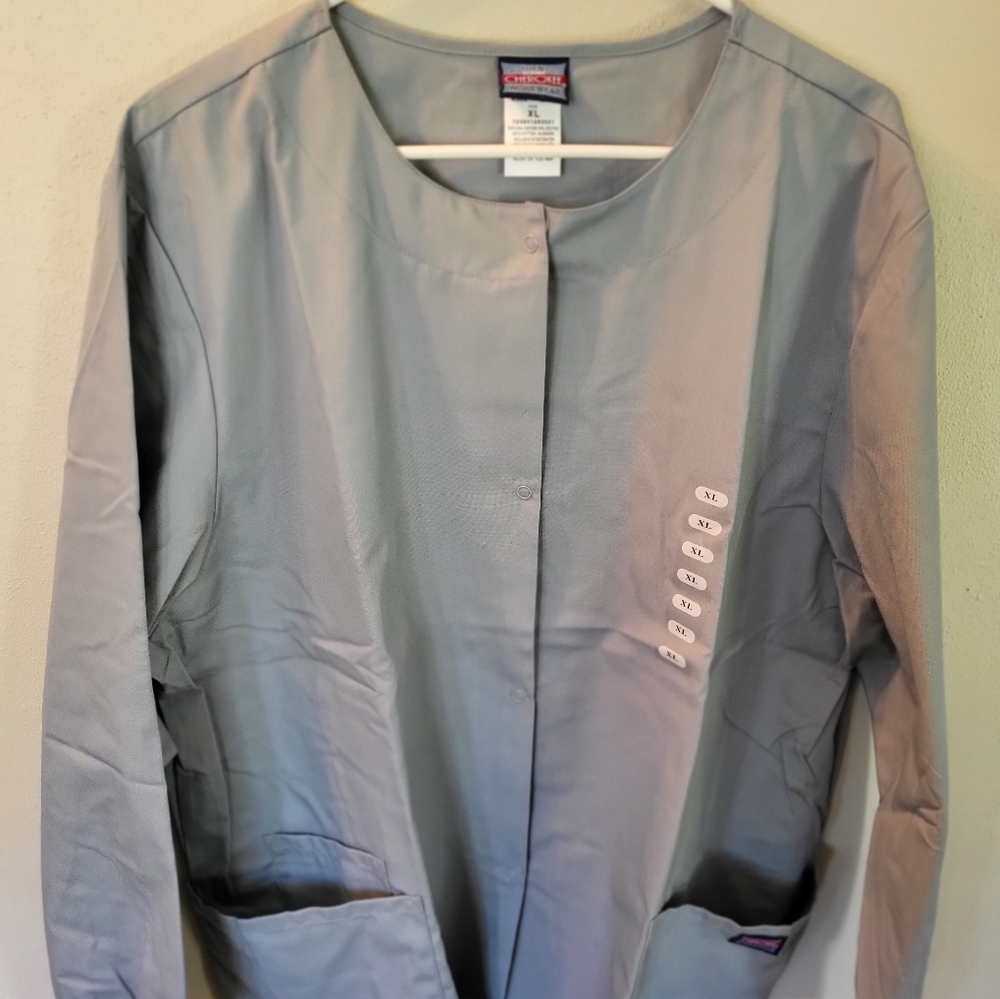 ￼CHEROKEE WORKWEAR WOMEN'S 3-POCKET SNAP FRONT SCRUB JACKET XL